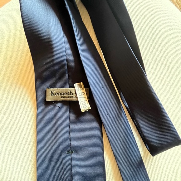 Kenneth Cole Collection - Picture 3 of 3